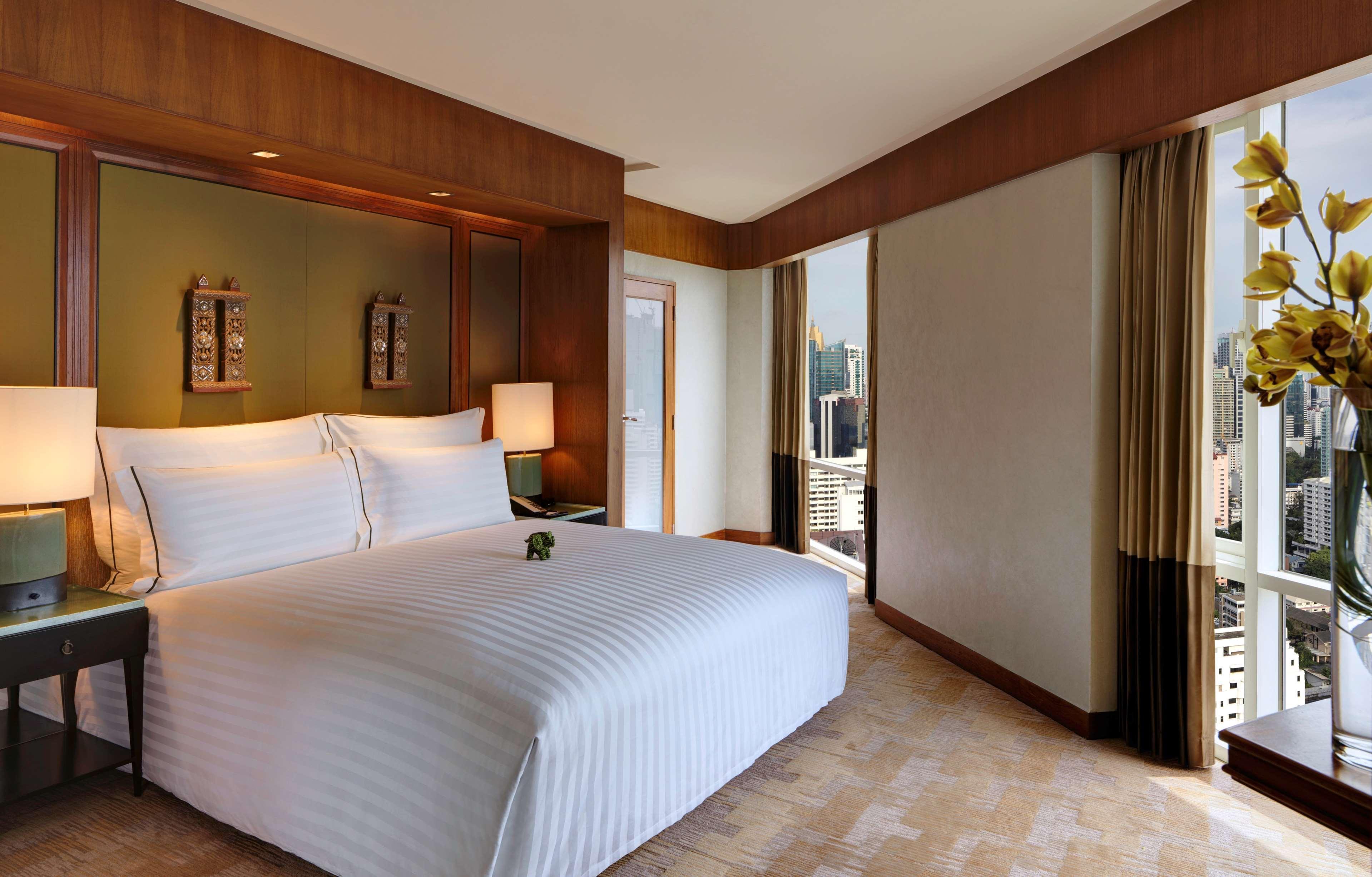 Conrad Bangkok Hotel Exterior foto A bedroom at the hotel