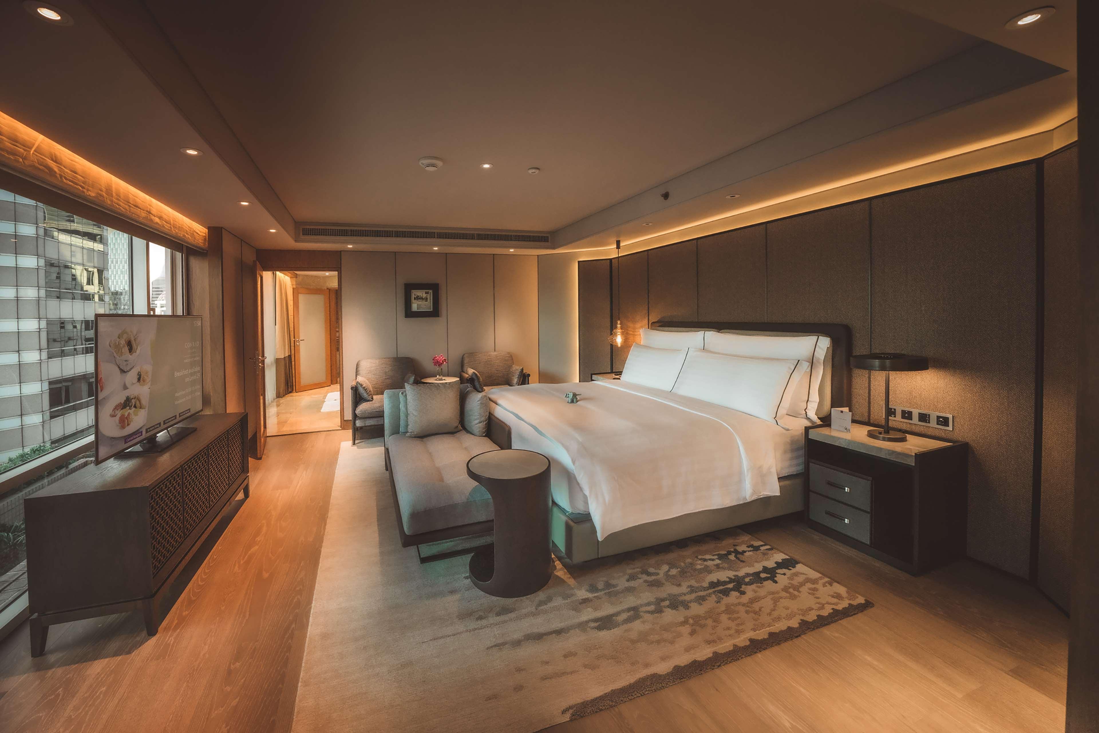 Conrad Bangkok Hotel Exterior foto A bedroom at the hotel