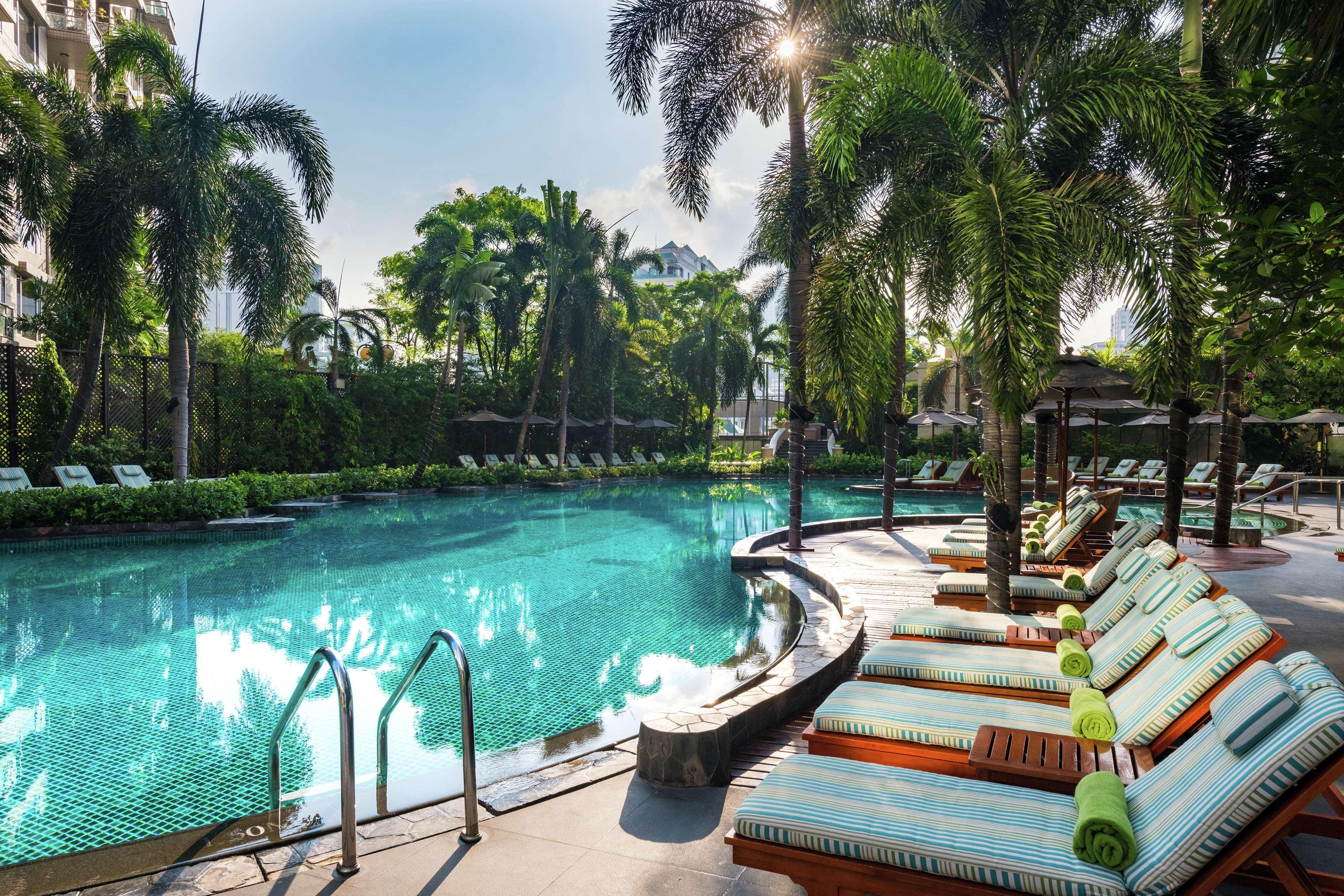 Conrad Bangkok Hotel Exterior foto The pool at the Taj Bengal