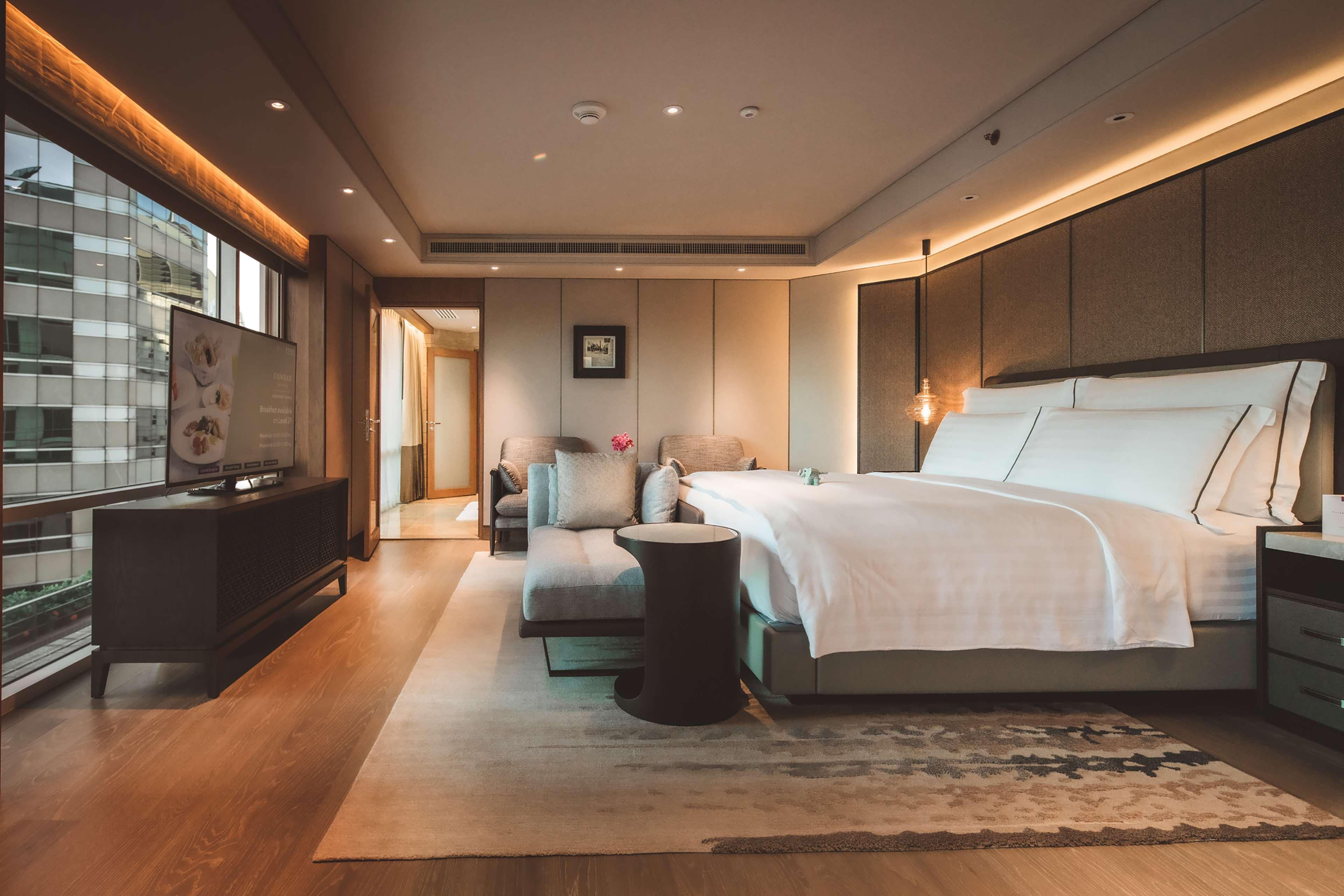 Conrad Bangkok Hotel Exterior foto A bedroom at The Hari
