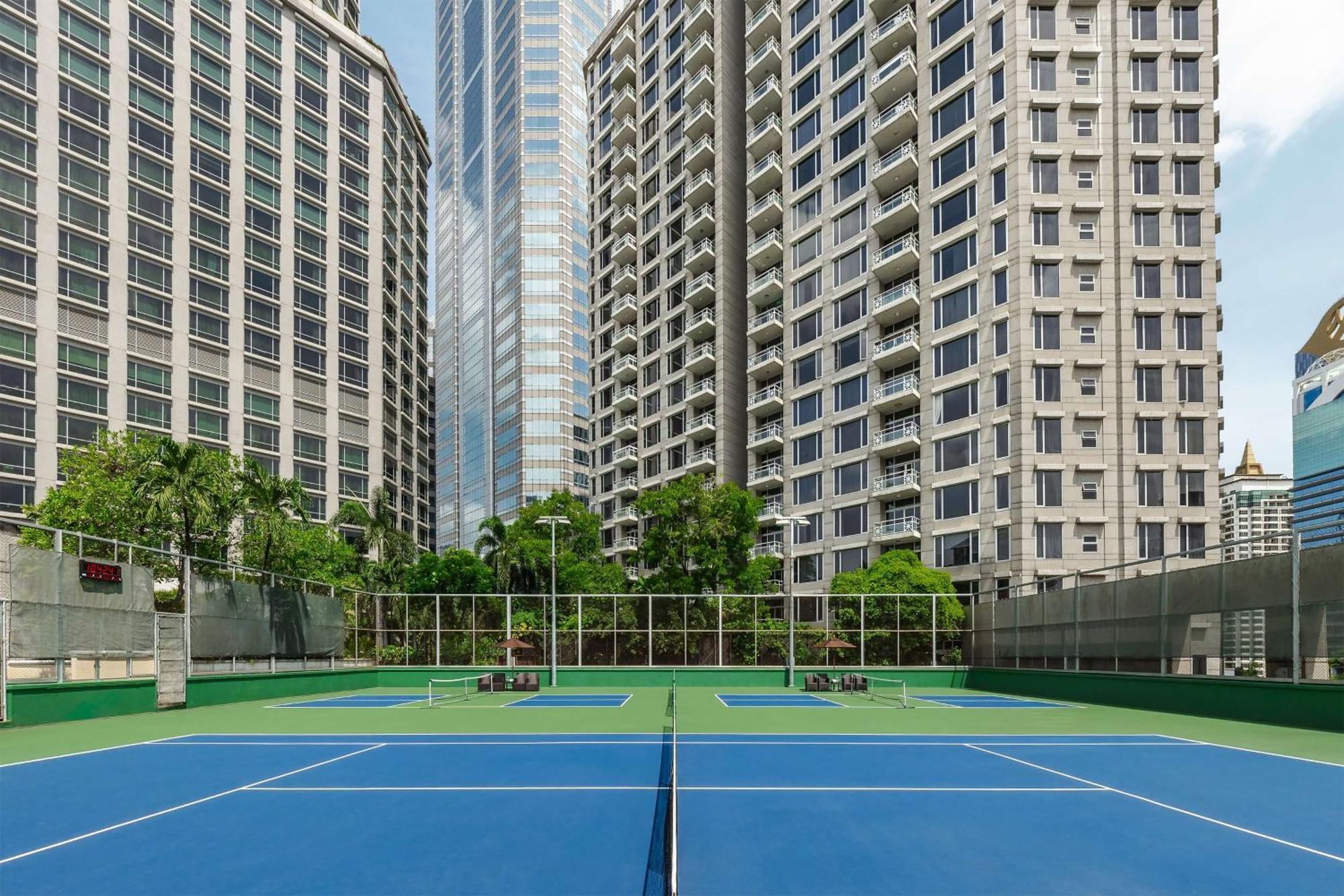 Conrad Bangkok Hotel Exterior foto Tennis Courts